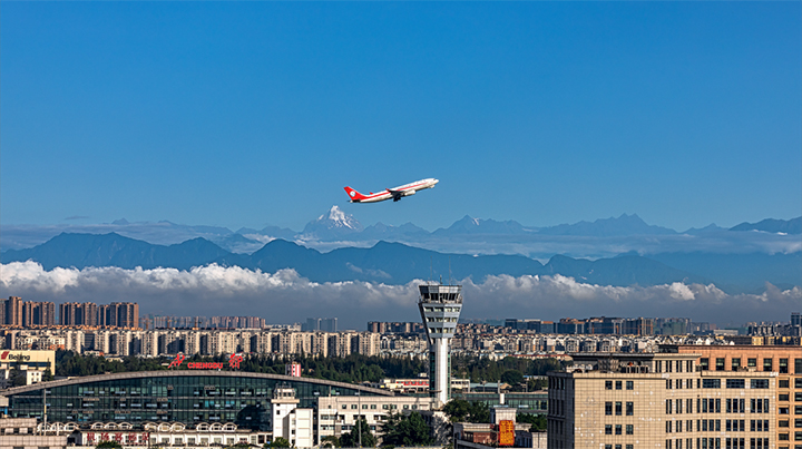 城市和雪山同框2